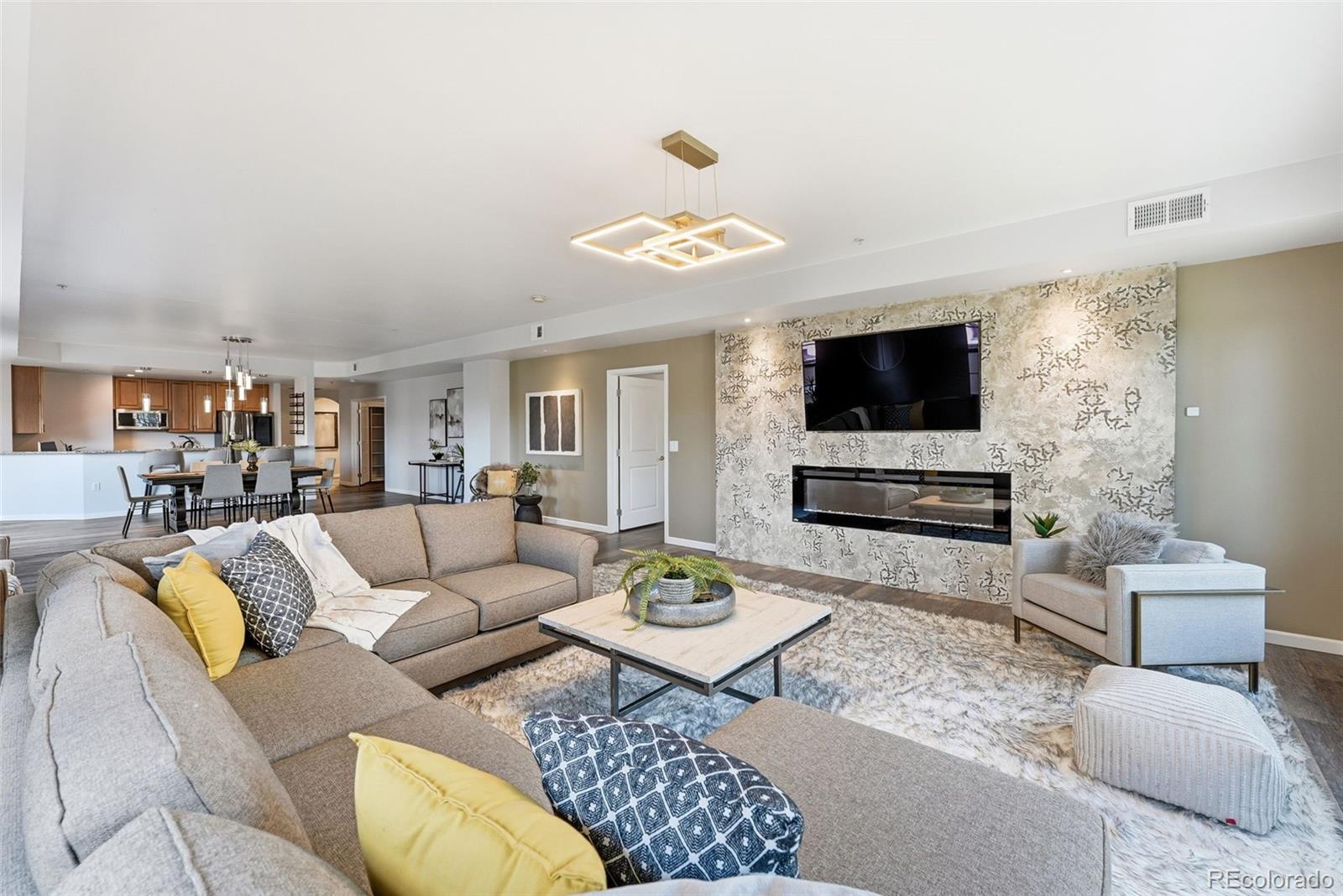 MLS Image #3 for 925 n lincoln street,denver, Colorado