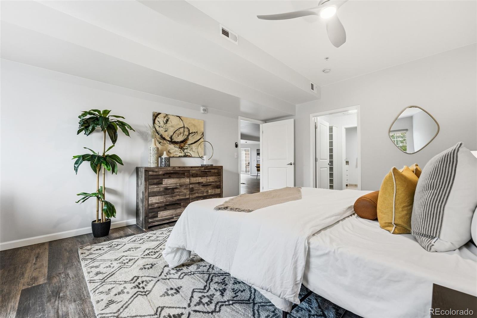 MLS Image #31 for 925 n lincoln street,denver, Colorado