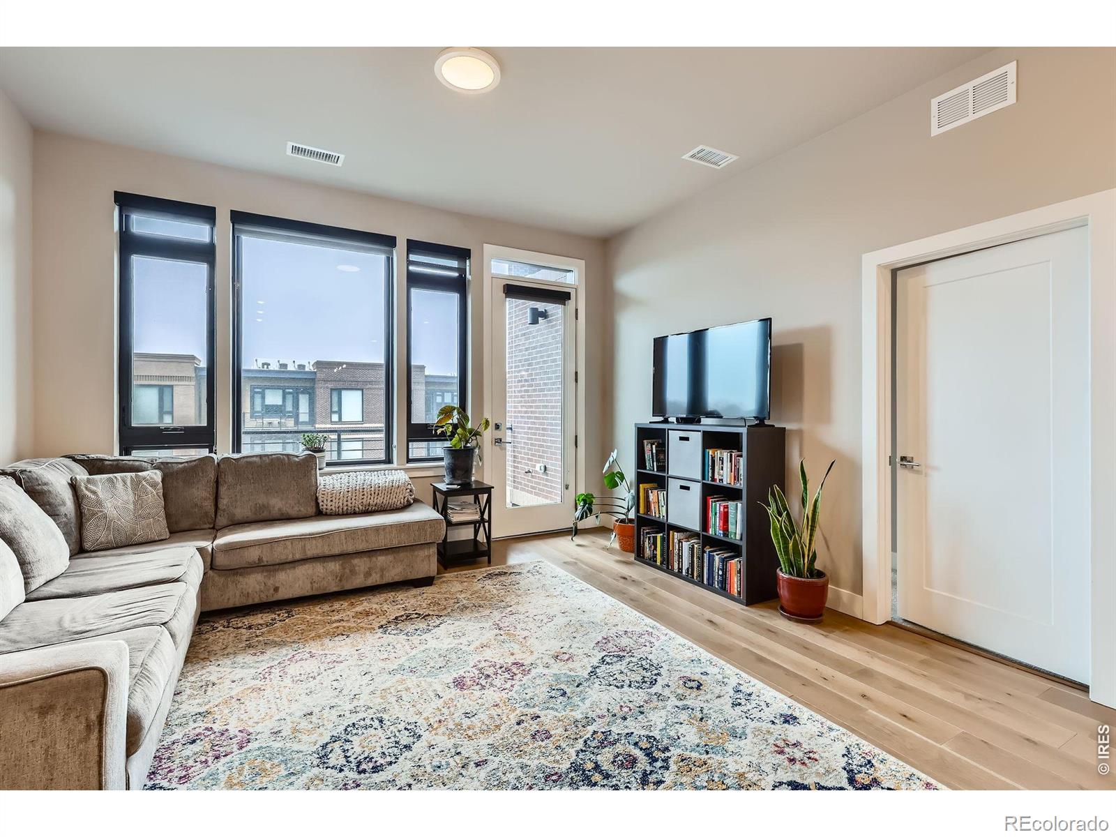 MLS Image #9 for 6618 e lowry boulevard,denver, Colorado