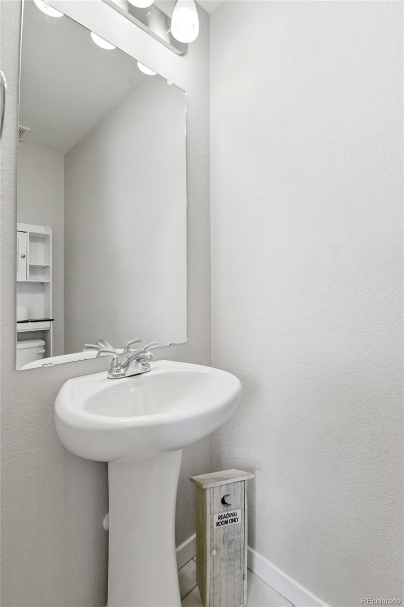 MLS Image #10 for 17975 e 54th avenue,aurora, Colorado