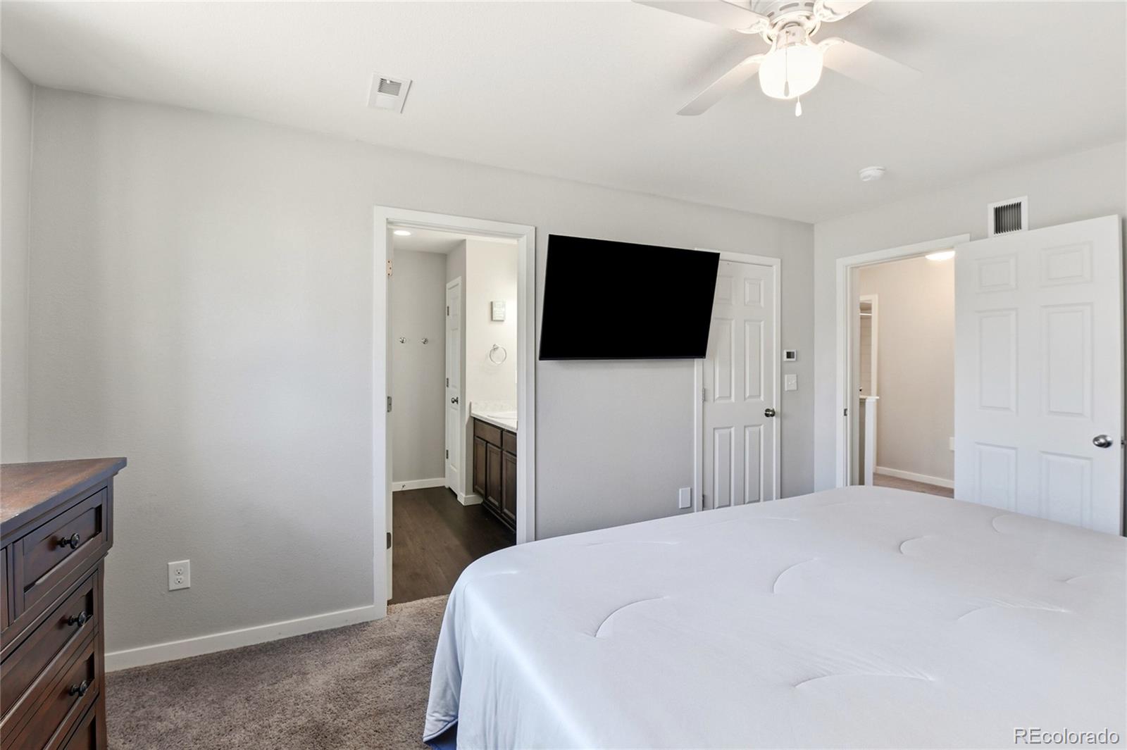 MLS Image #17 for 17975 e 54th avenue,aurora, Colorado