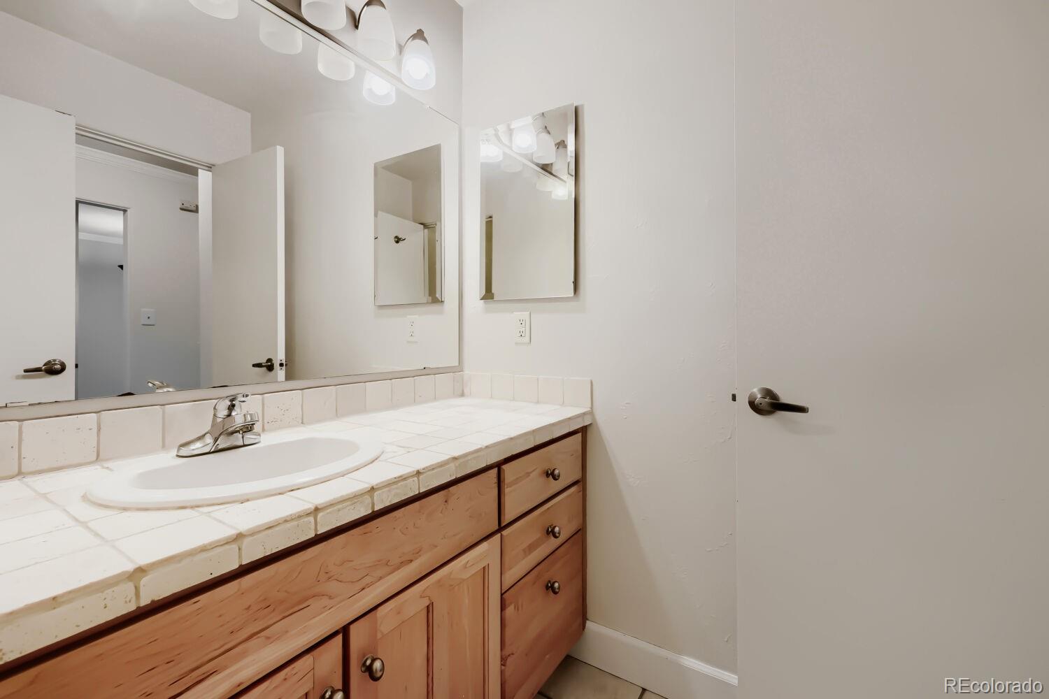 MLS Image #19 for 969 s pearl street,denver, Colorado