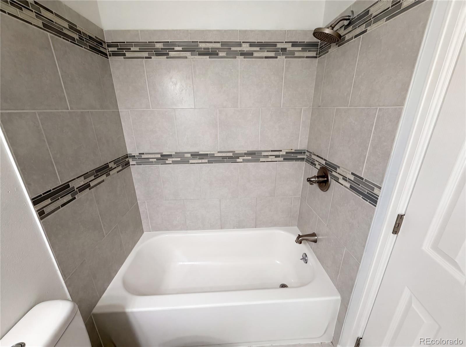 MLS Image #16 for 11835  lincoln street,denver, Colorado