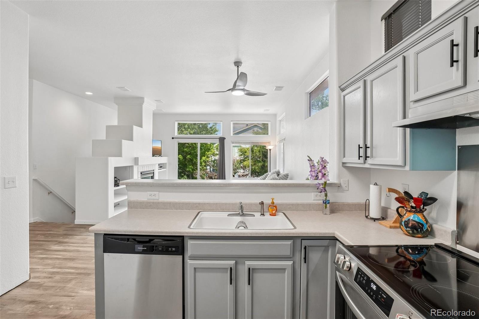 MLS Image #5 for 5943 s waco court,aurora, Colorado