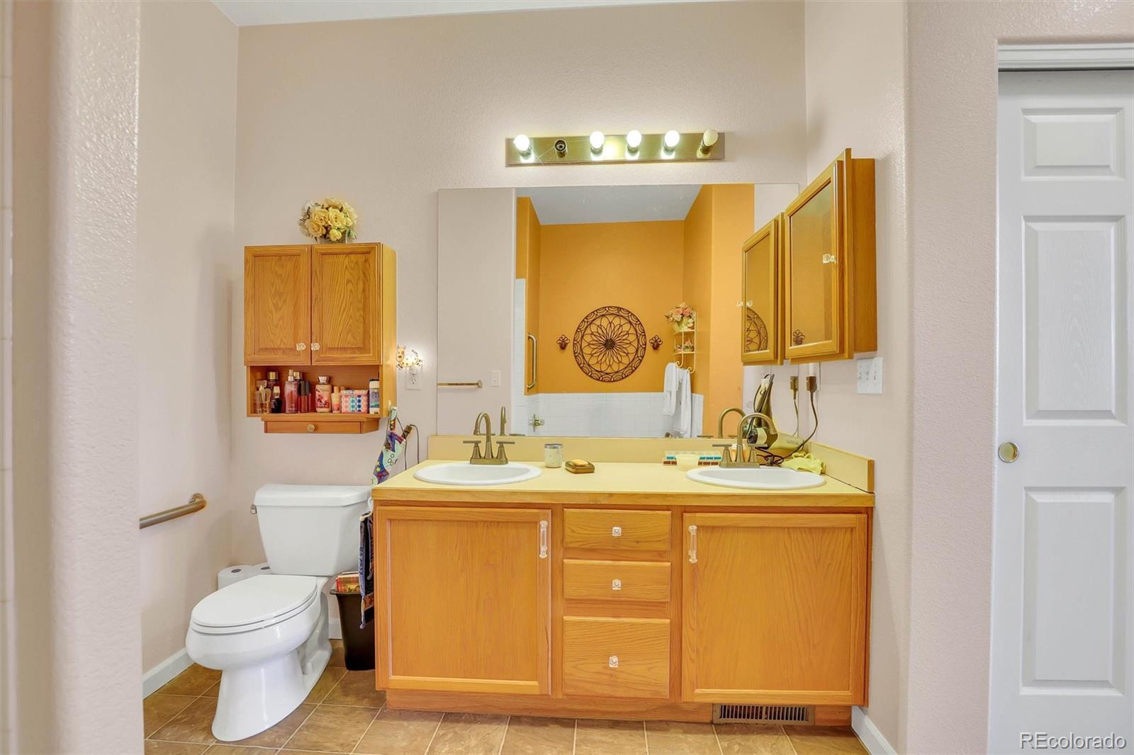 MLS Image #13 for 15555 e 40thh avenue,denver, Colorado