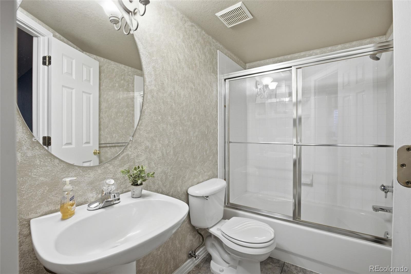 MLS Image #26 for 331 s poplar street,denver, Colorado