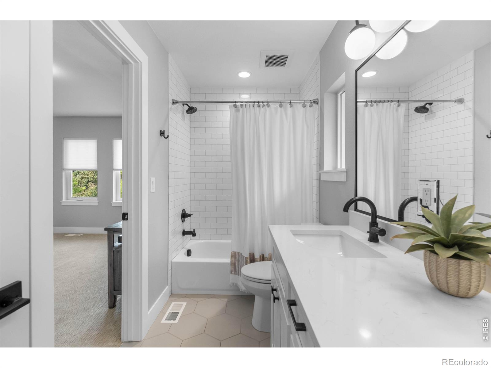 MLS Image #17 for 2450 s humboldt street,denver, Colorado