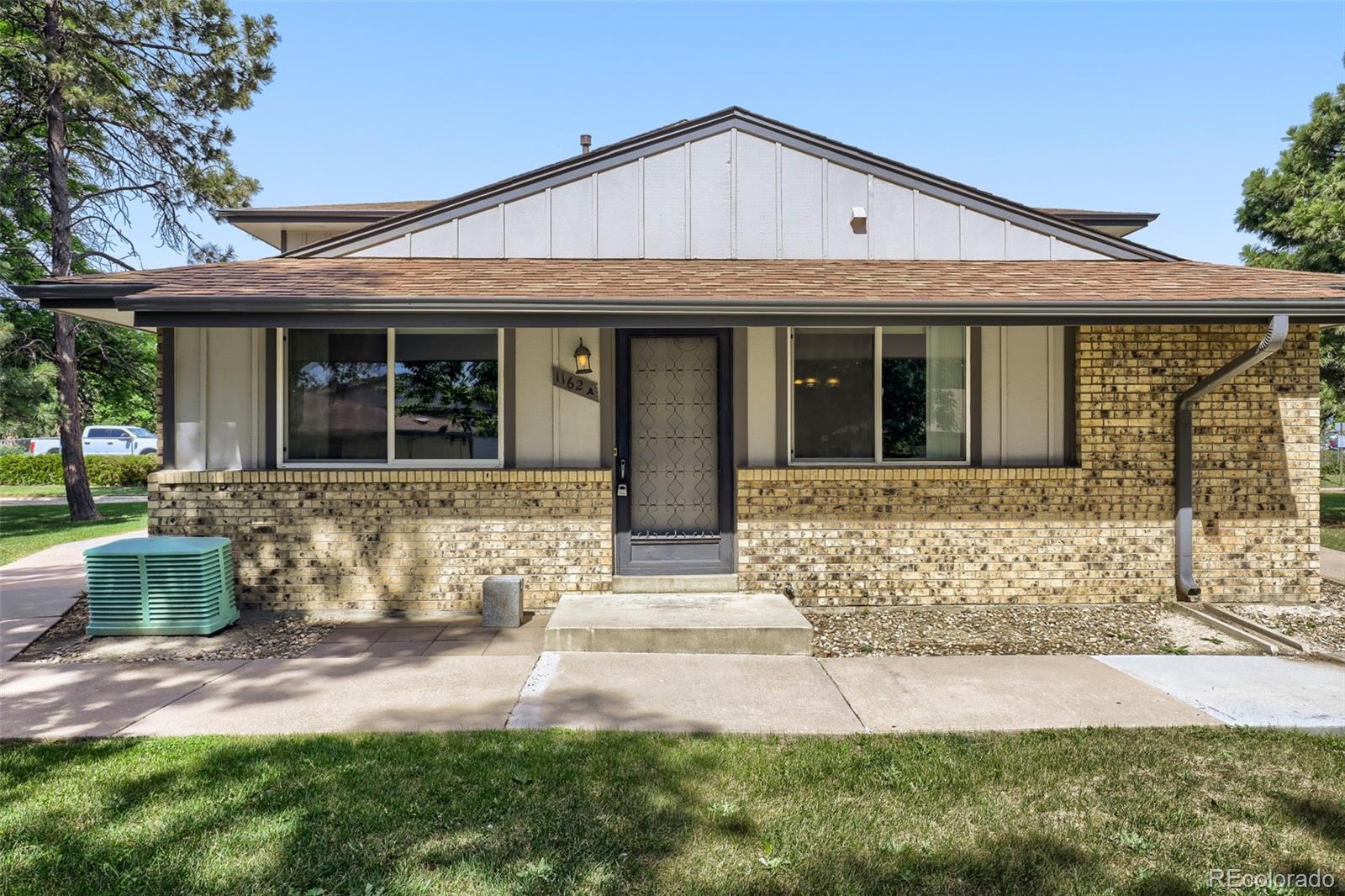 MLS Image #2 for 1162 s eagle circle,aurora, Colorado