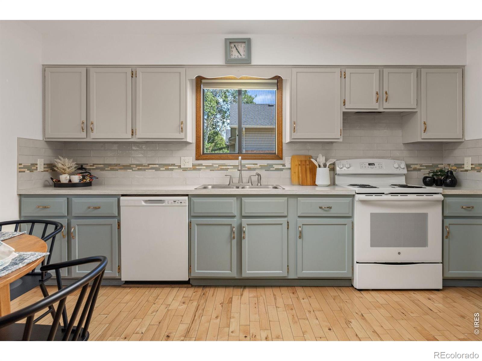 MLS Image #11 for 417  westview court,longmont, Colorado