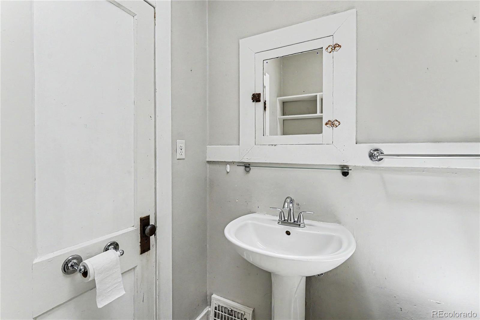 MLS Image #15 for 402 n washington street,denver, Colorado