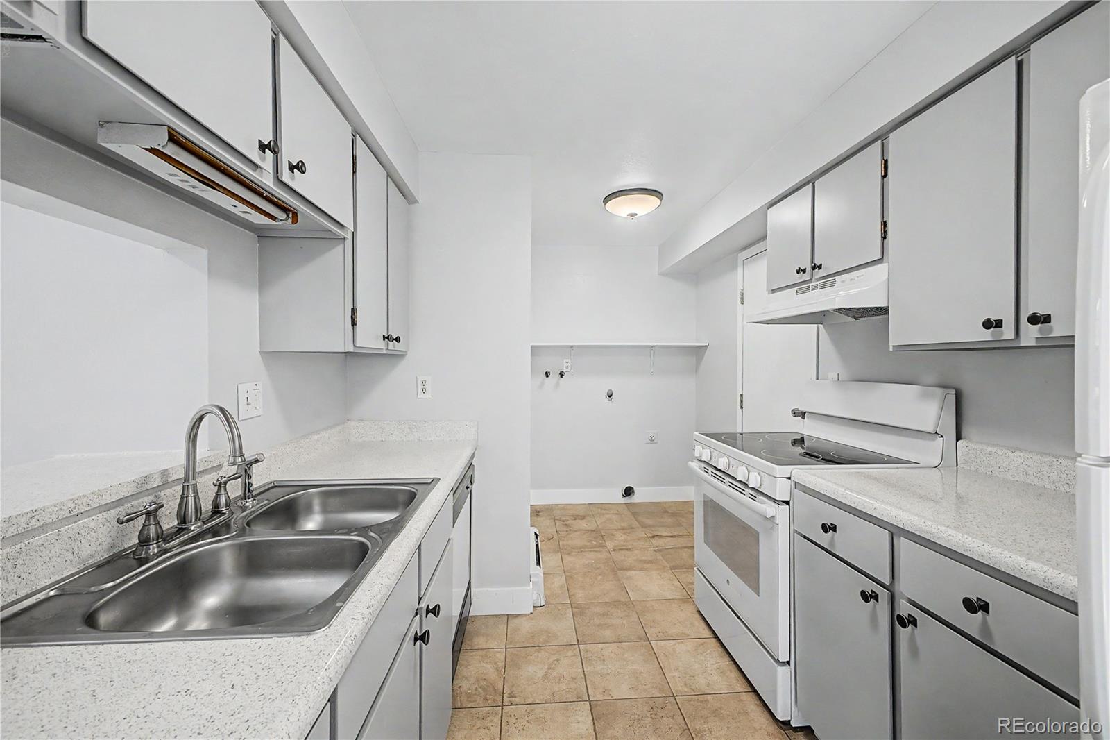 MLS Image #10 for 21  newark street,aurora, Colorado