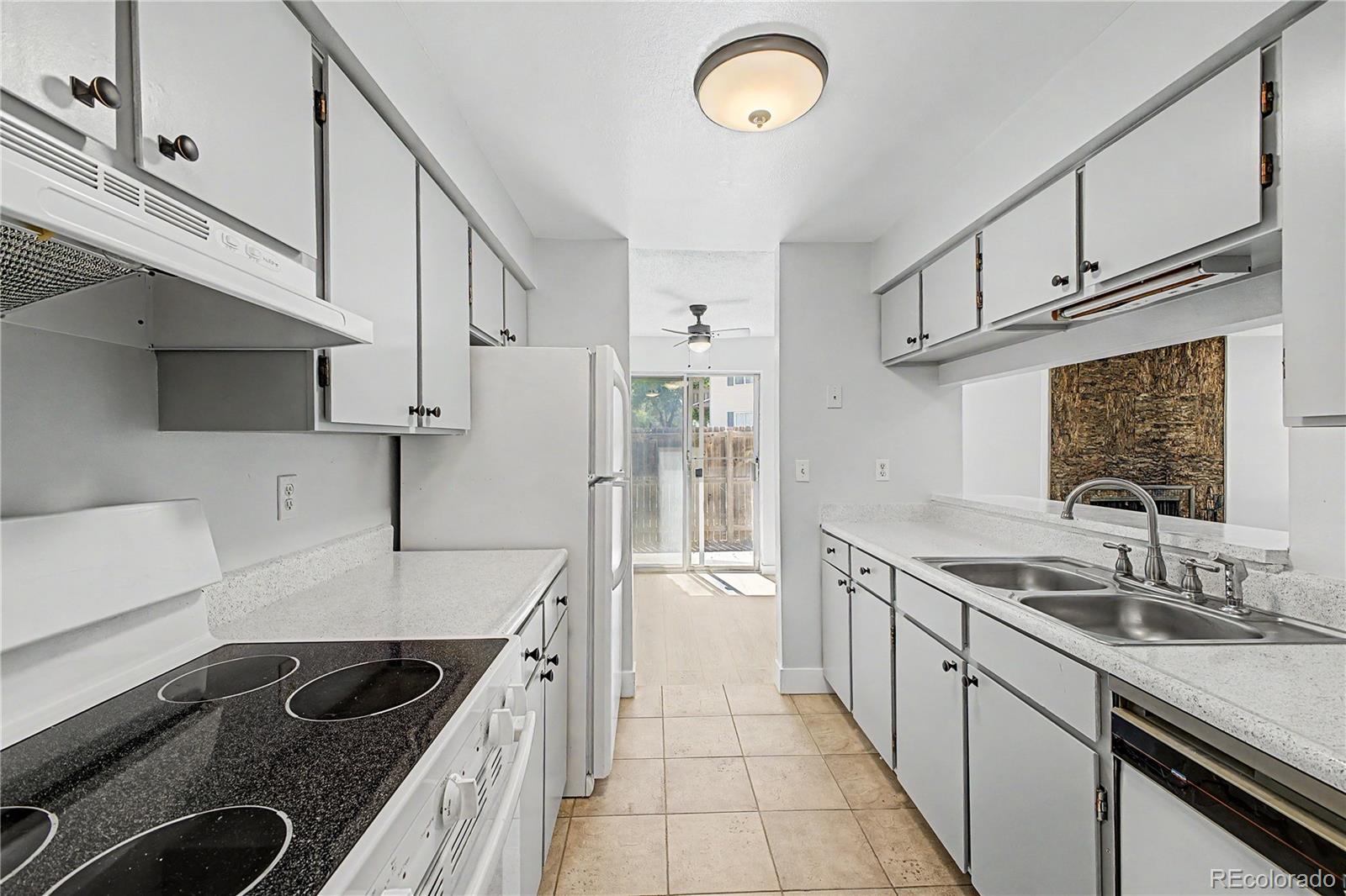MLS Image #11 for 21  newark street,aurora, Colorado