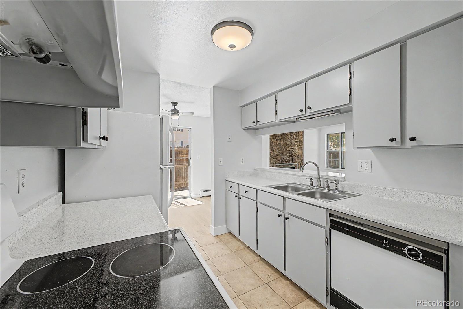 MLS Image #12 for 21  newark street,aurora, Colorado