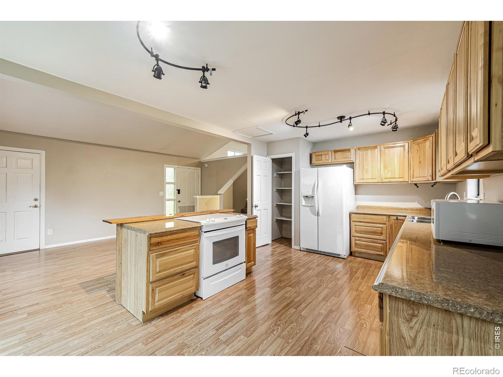 MLS Image #6 for 2104  35th street court,evans, Colorado