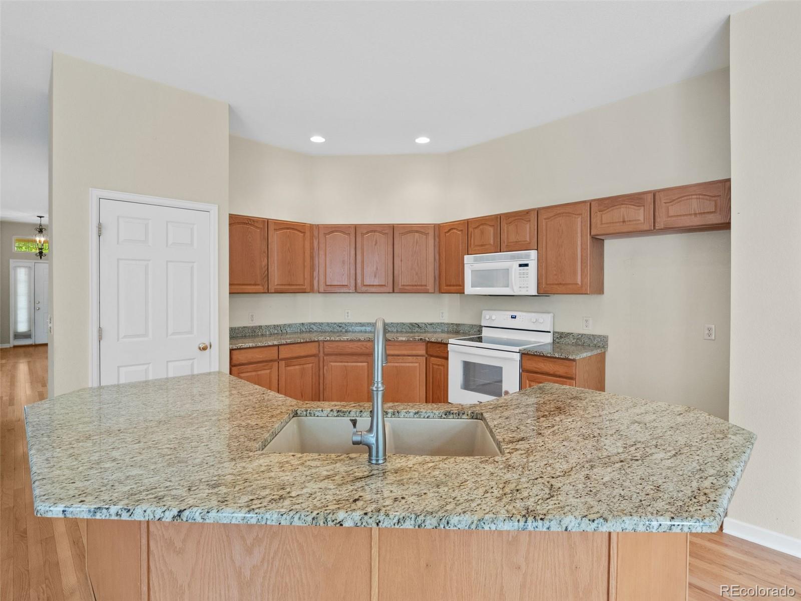 MLS Image #10 for 2392 s oswego street,aurora, Colorado