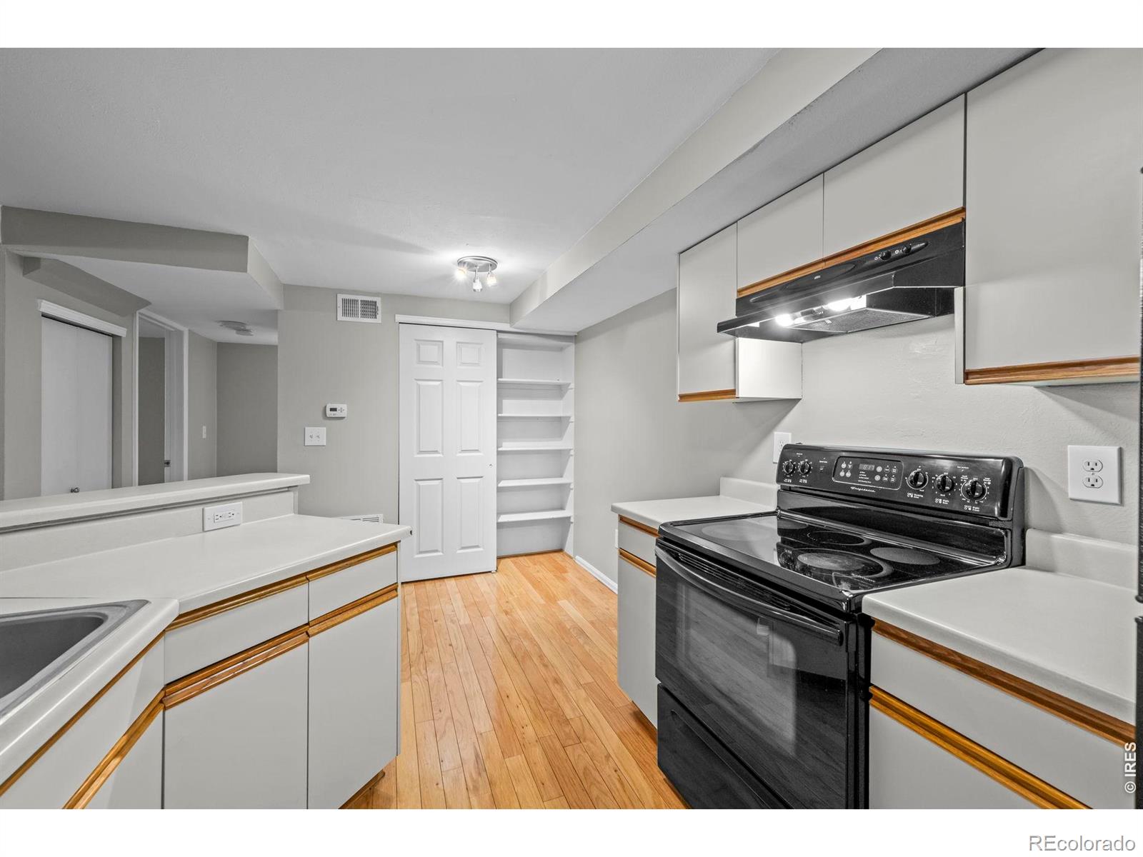 MLS Image #17 for 60 s boulder circle,boulder, Colorado
