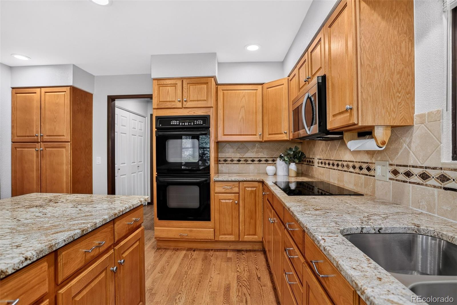 MLS Image #10 for 12341 e vassar drive,aurora, Colorado