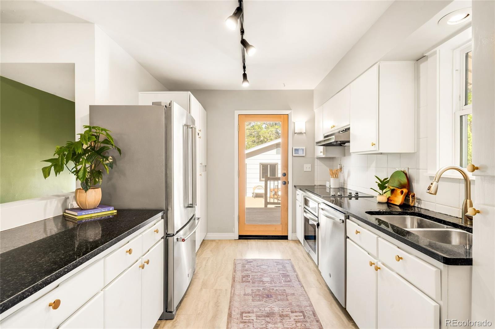 MLS Image #10 for 2270 s emerson street,denver, Colorado