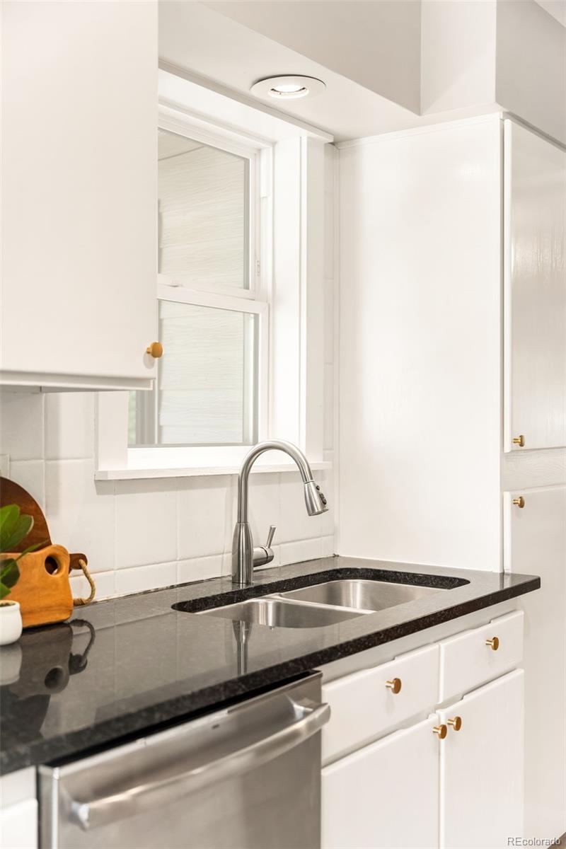 MLS Image #12 for 2270 s emerson street,denver, Colorado