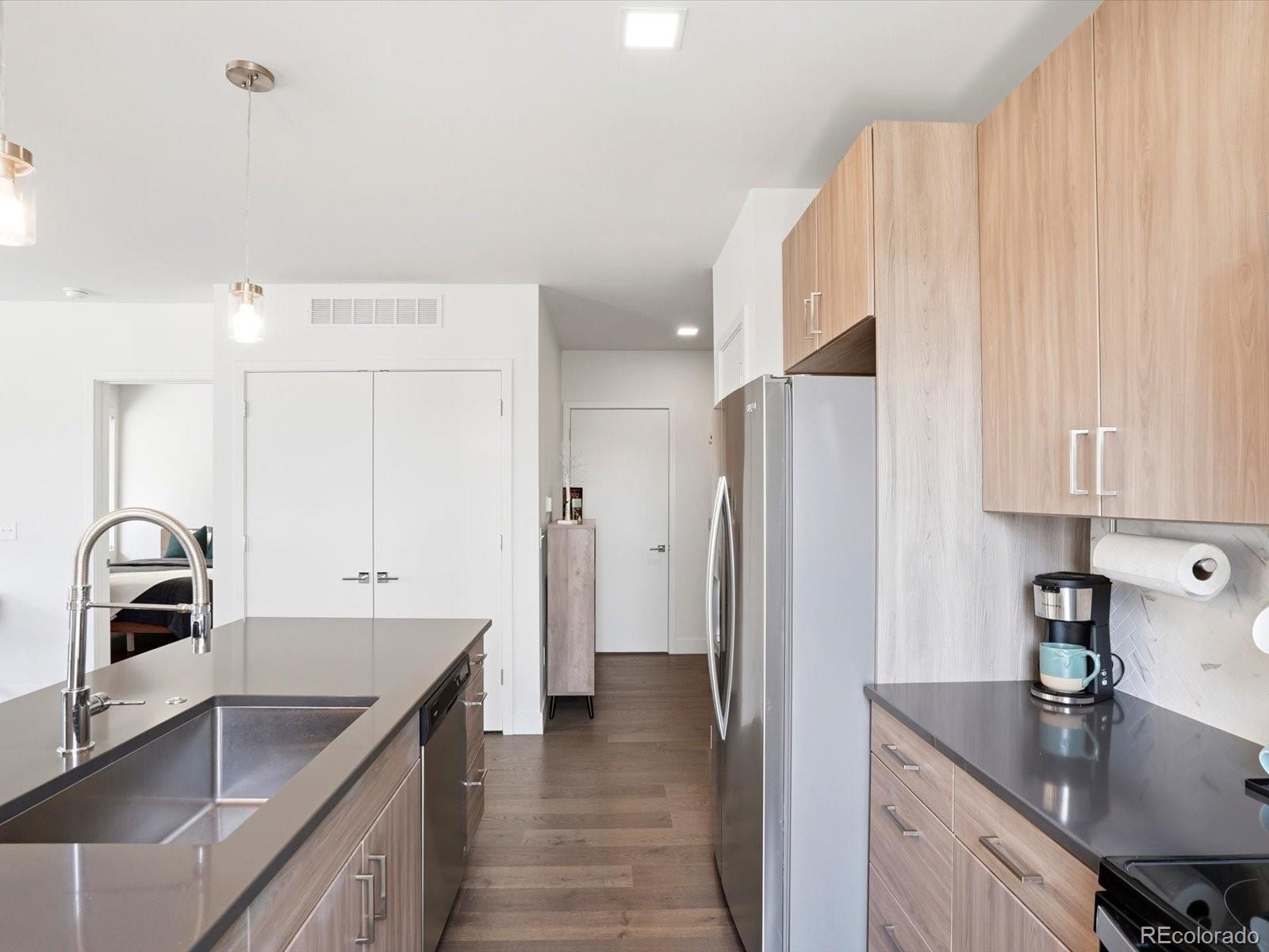 MLS Image #6 for 1898 s bannock street,denver, Colorado