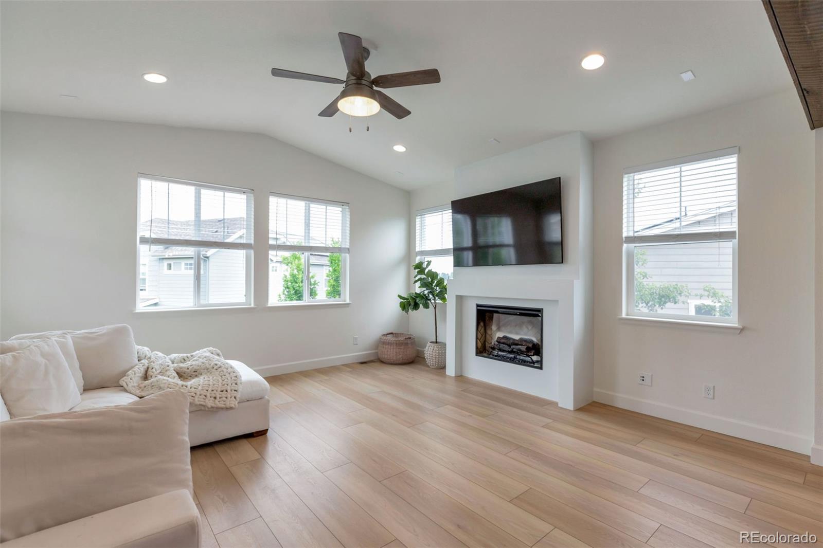 MLS Image #9 for 7029 w warren avenue,denver, Colorado