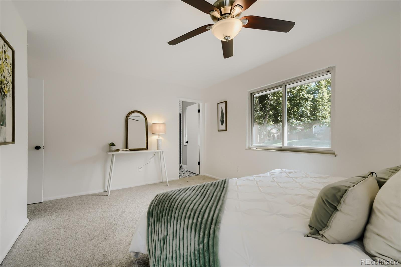 MLS Image #11 for 3077 s rosemary street,denver, Colorado