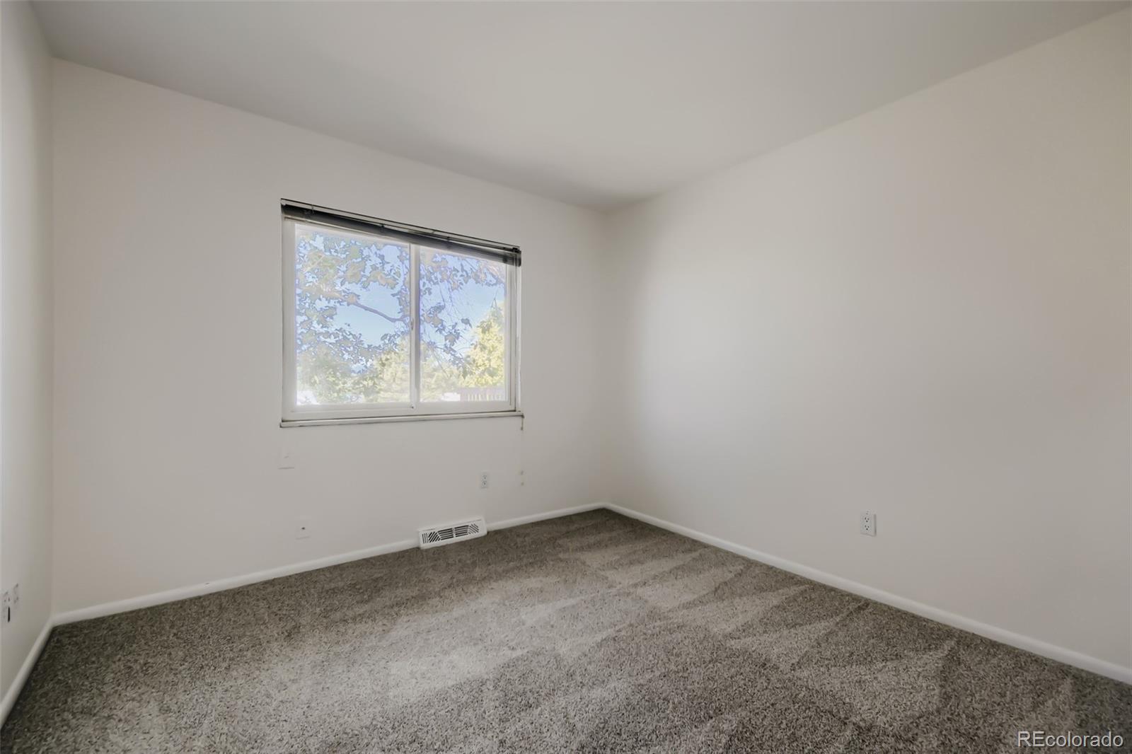 MLS Image #18 for 3077 s rosemary street,denver, Colorado