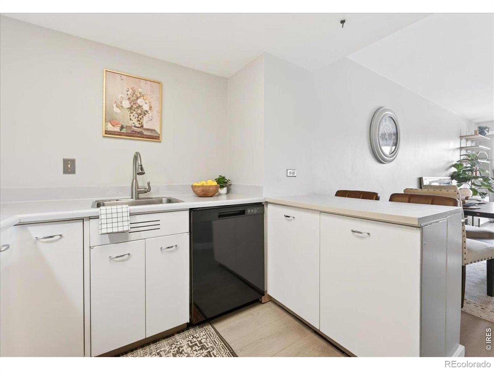 MLS Image #10 for 888 n logan street 10d,denver, Colorado