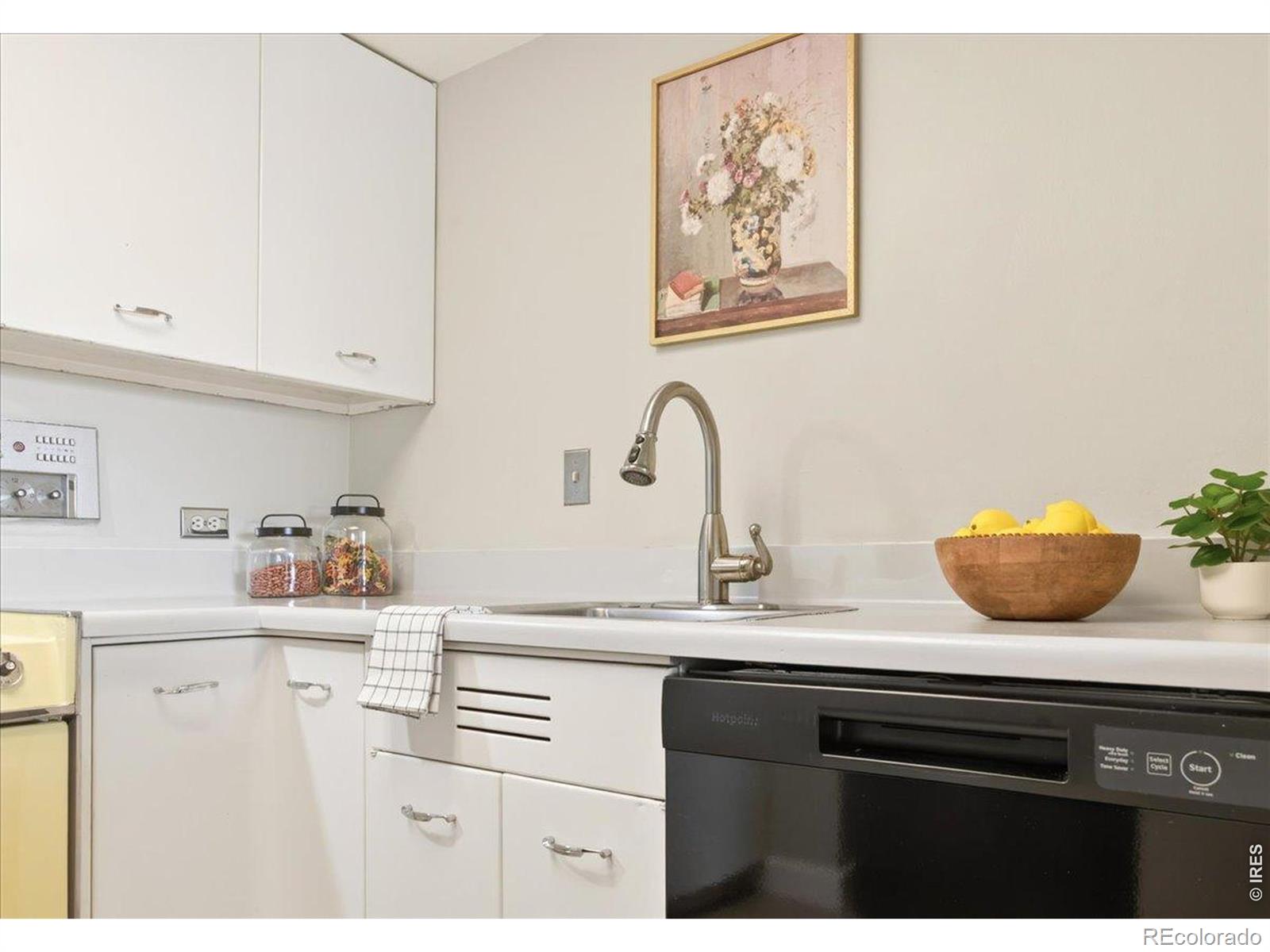 MLS Image #11 for 888 n logan street 10d,denver, Colorado