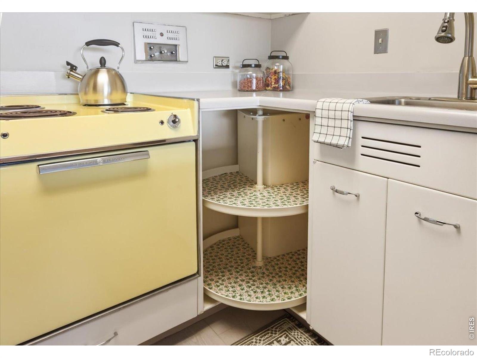MLS Image #8 for 888 n logan street 10d,denver, Colorado