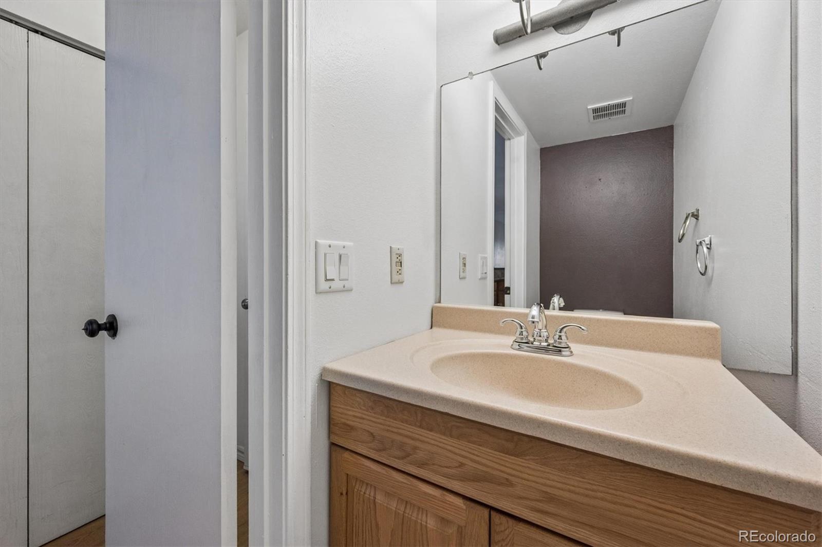 MLS Image #7 for 7476 e arkansas avenue,denver, Colorado