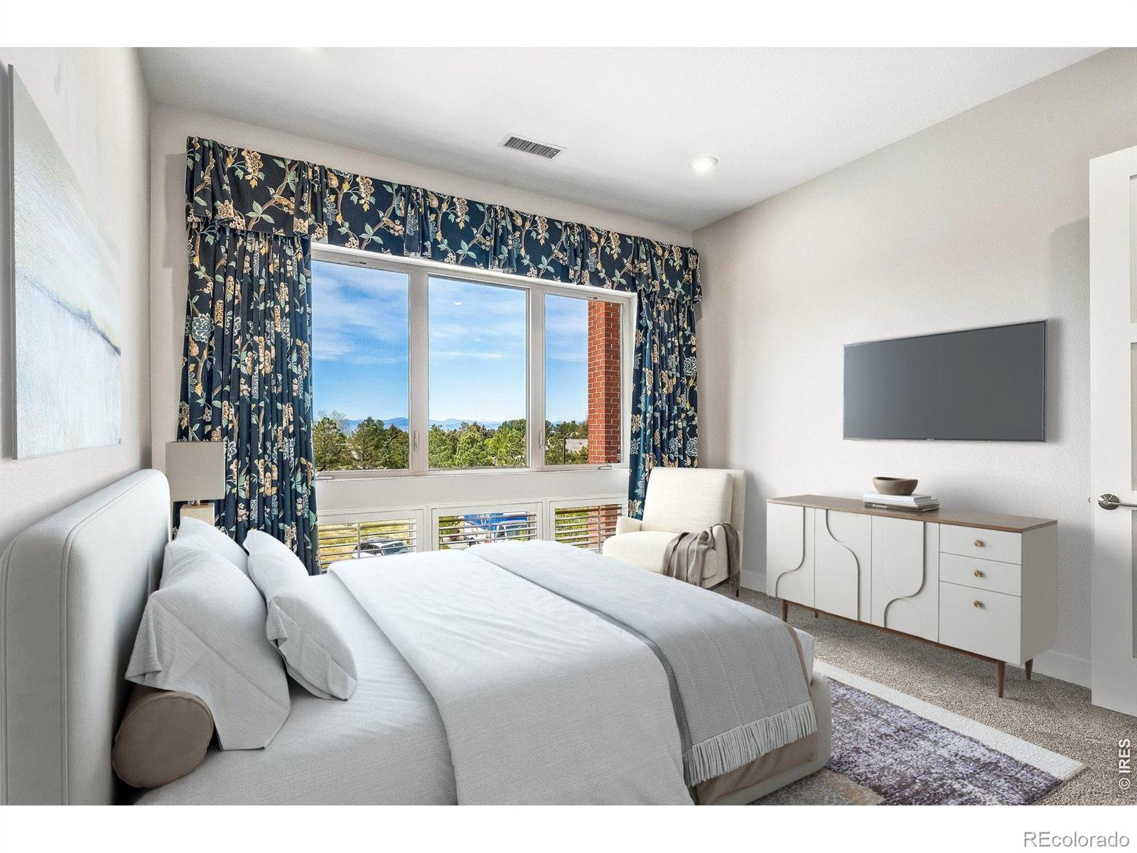 MLS Image #11 for 4885 s monaco street,denver, Colorado