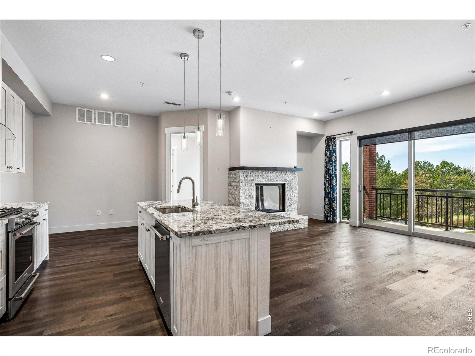 MLS Image #16 for 4885 s monaco street,denver, Colorado