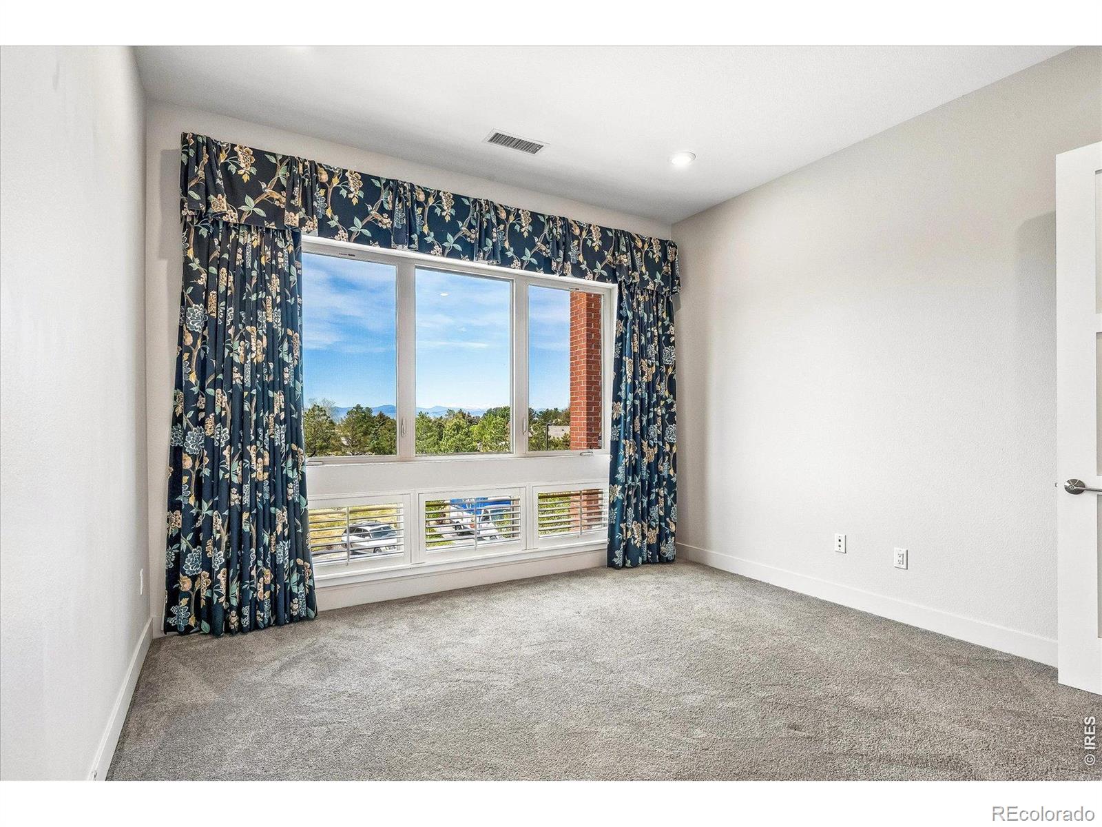 MLS Image #31 for 4885 s monaco street,denver, Colorado