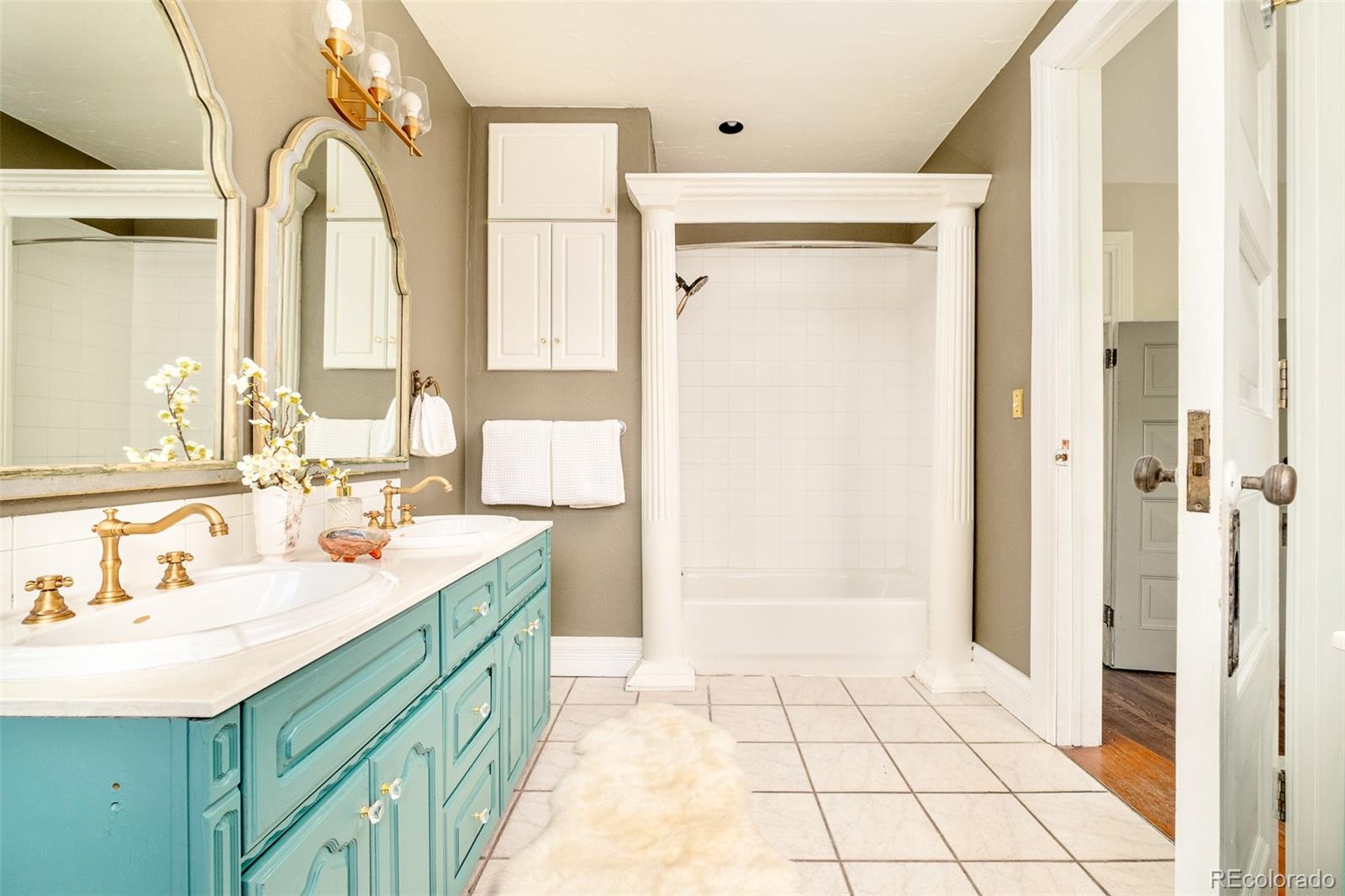MLS Image #35 for 929 n pearl street,denver, Colorado