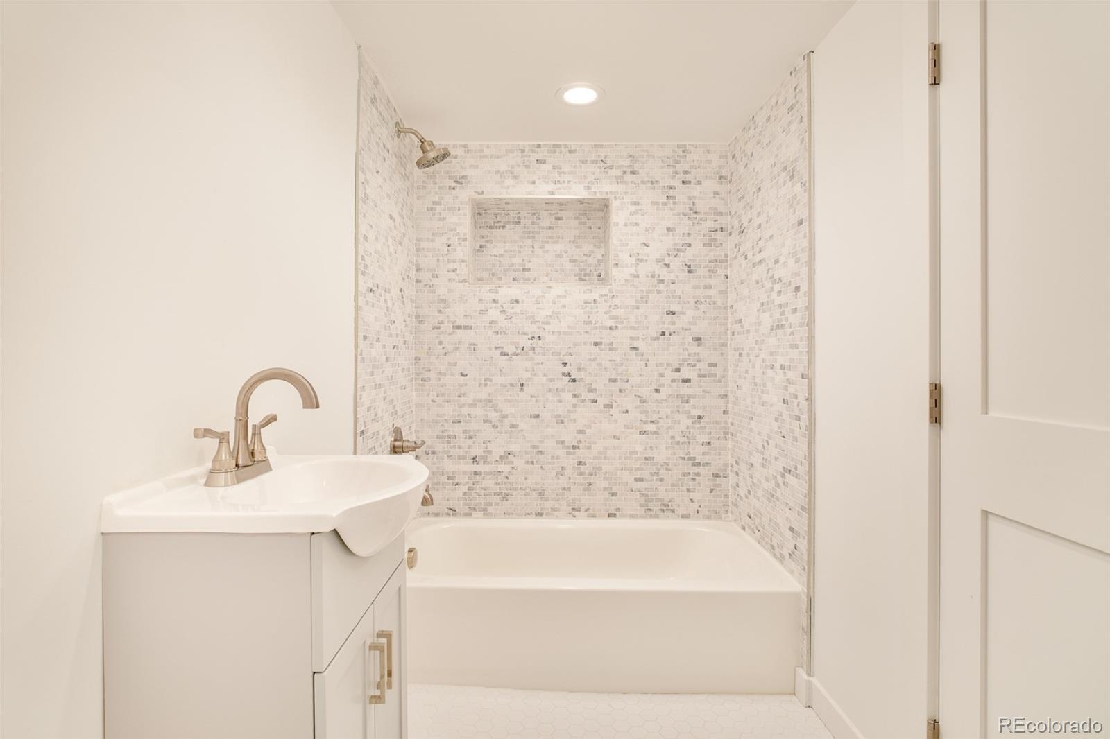 MLS Image #42 for 929 n pearl street,denver, Colorado