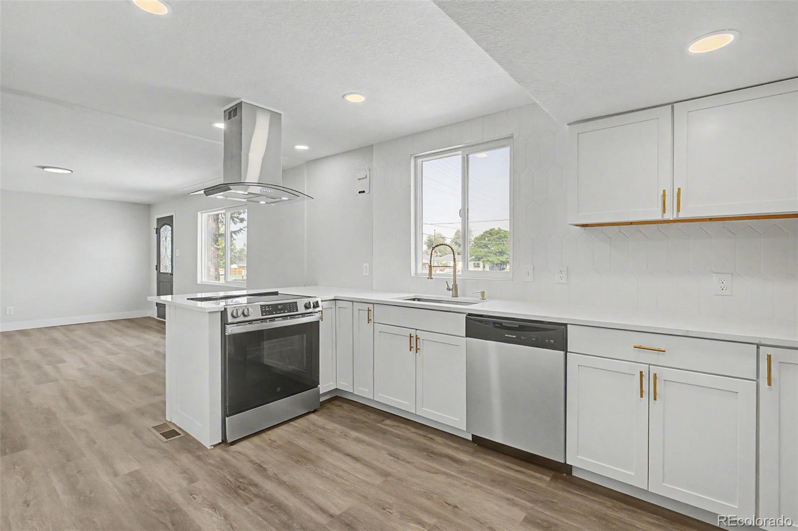 MLS Image #10 for 901 s raleigh street,denver, Colorado