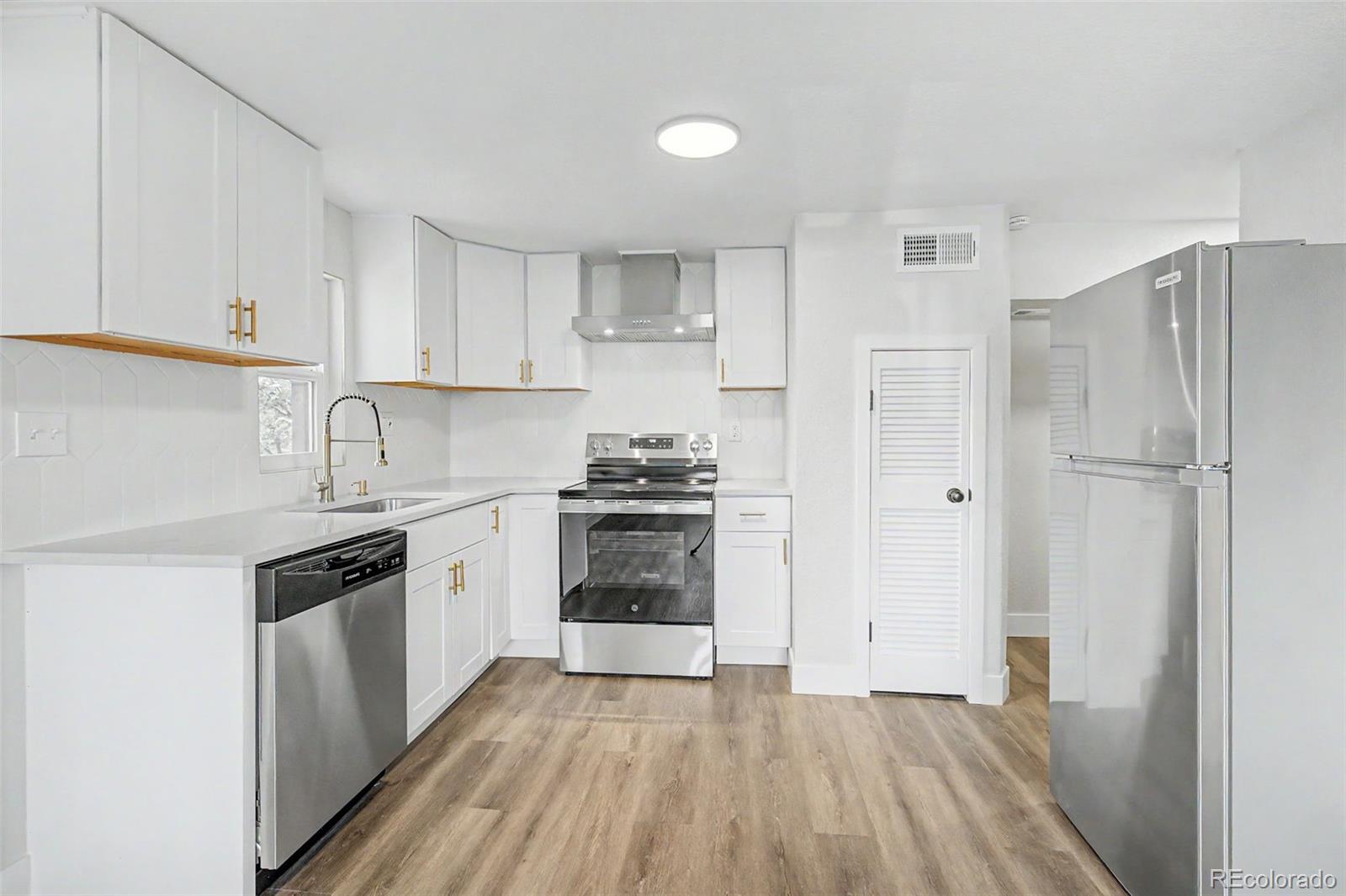 MLS Image #28 for 901 s raleigh street,denver, Colorado