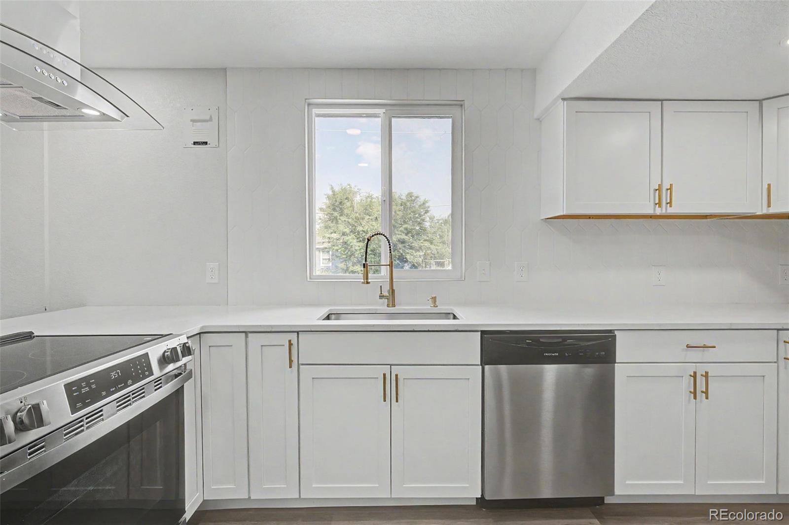 MLS Image #8 for 901 s raleigh street,denver, Colorado