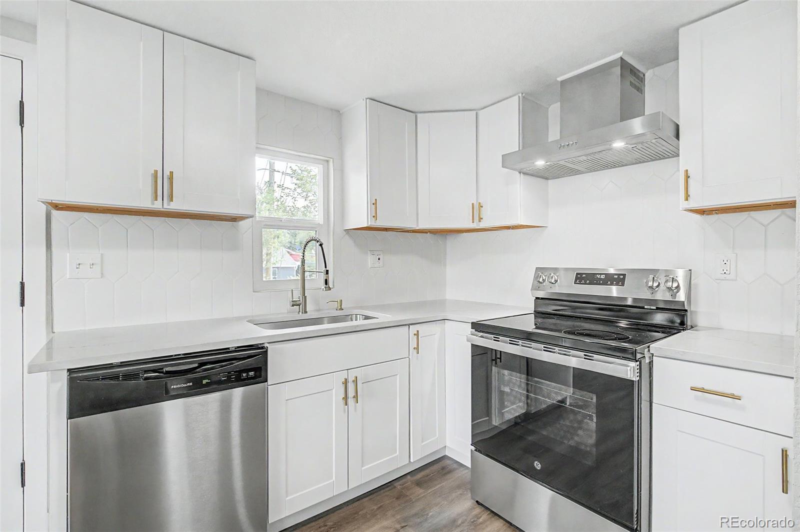 MLS Image #9 for 901 s raleigh street,denver, Colorado