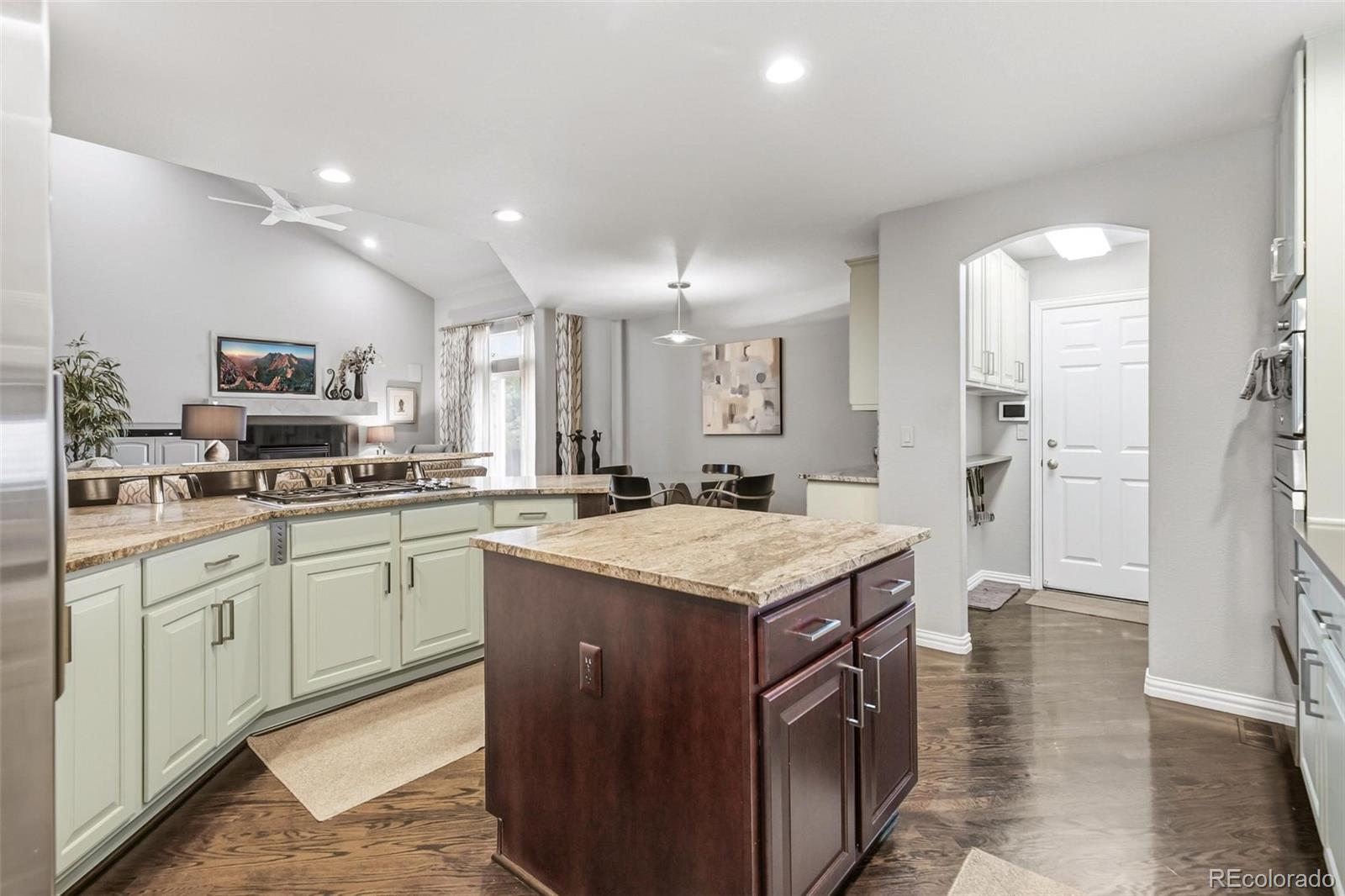 MLS Image #10 for 1011 s valentia street,denver, Colorado
