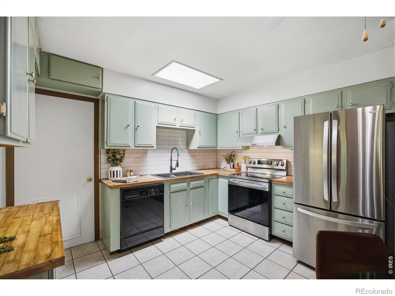 MLS Image #10 for 721 n montview road,fort collins, Colorado