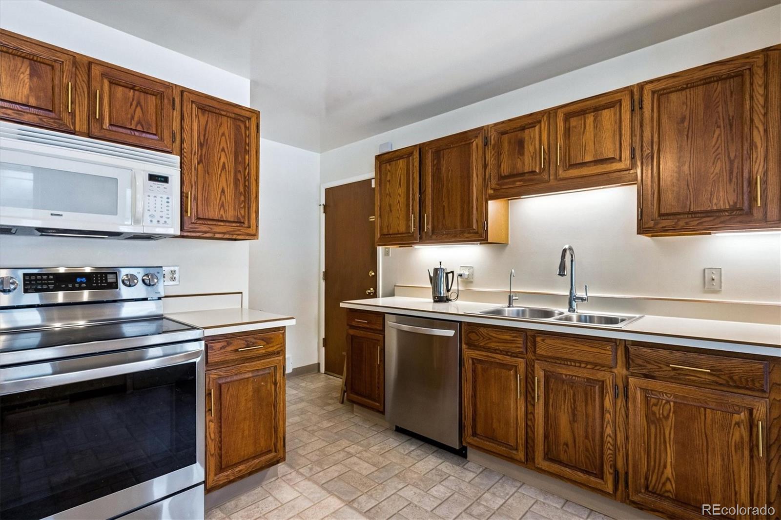 MLS Image #9 for 8264 e kenyon drive,denver, Colorado