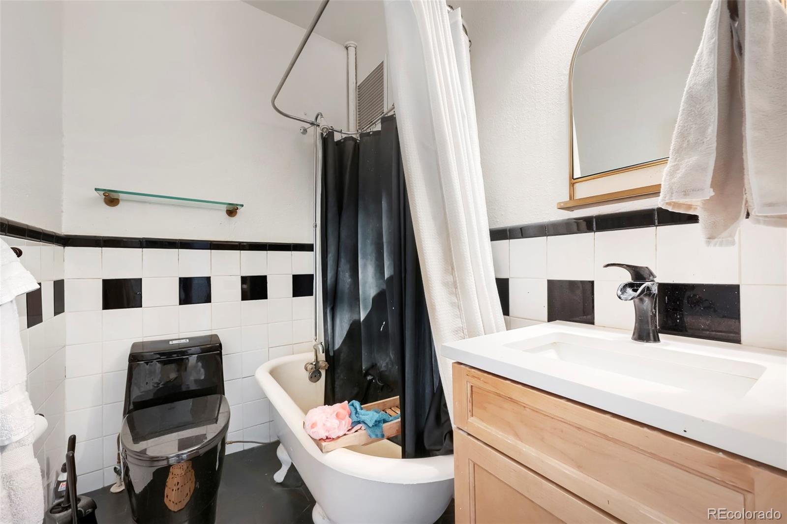 MLS Image #15 for 1356 n pearl street 202,denver, Colorado