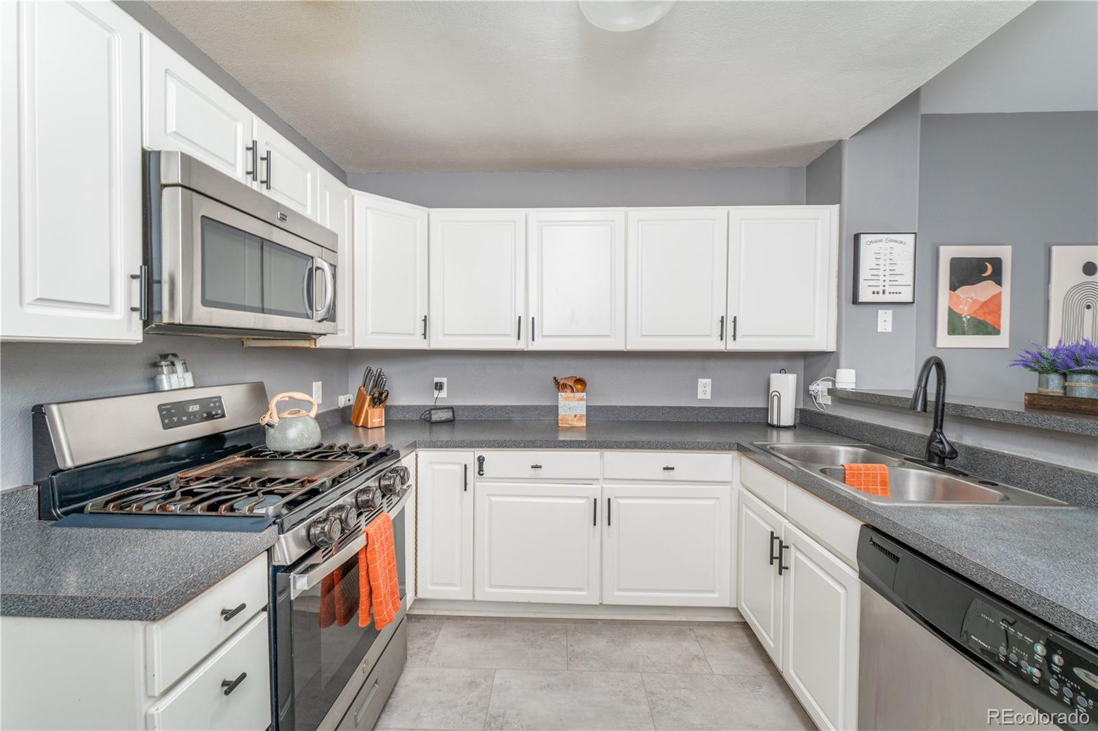 MLS Image #2 for 3923  nicki heights,colorado springs, Colorado
