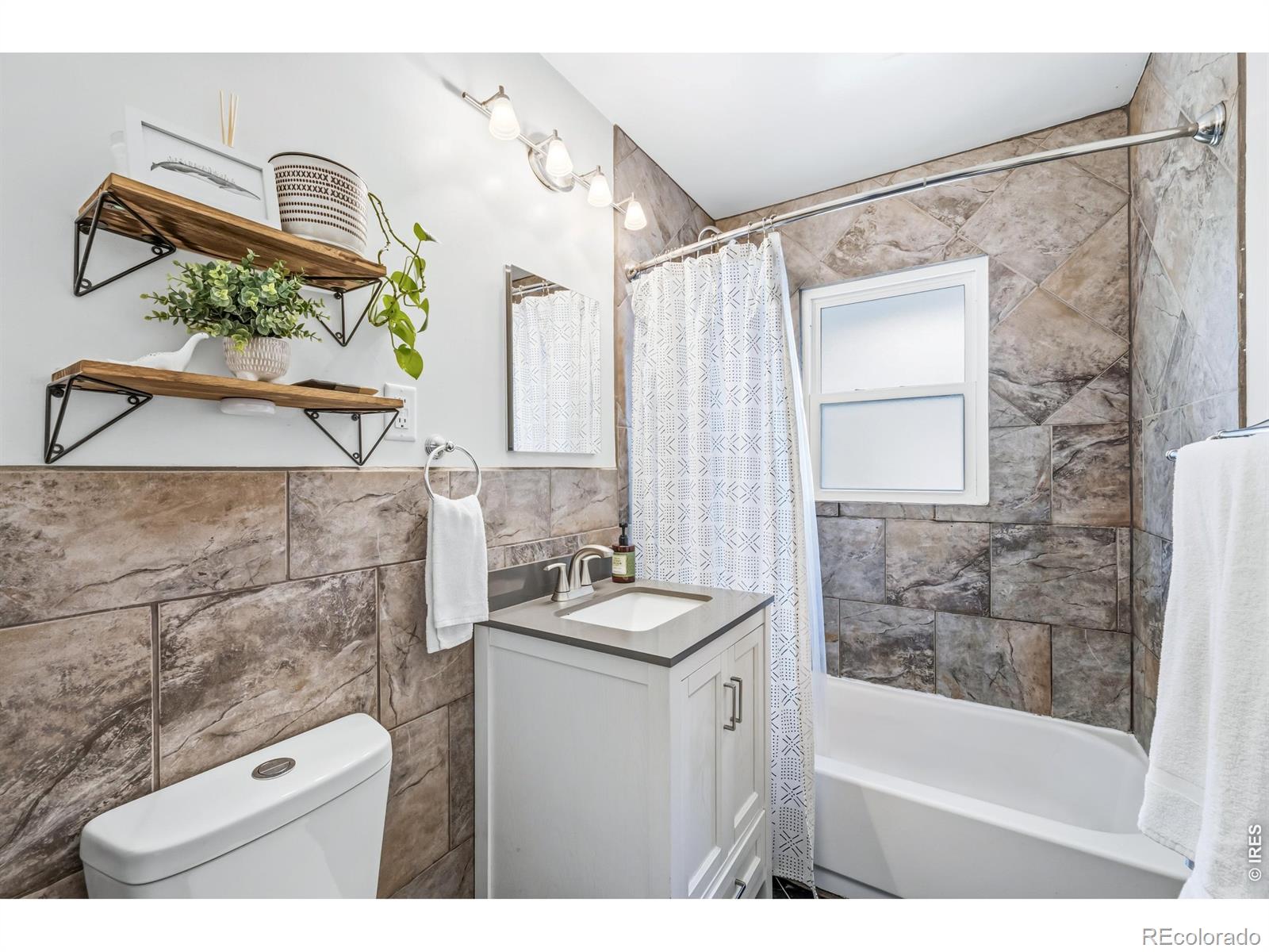 MLS Image #14 for 931  grant street,longmont, Colorado