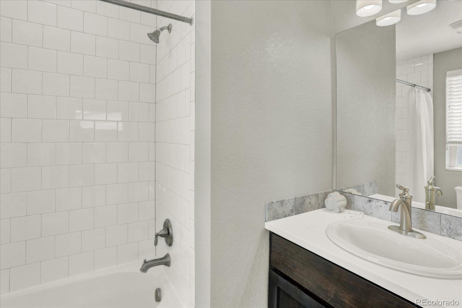 MLS Image #11 for 4920  valentia street,denver, Colorado
