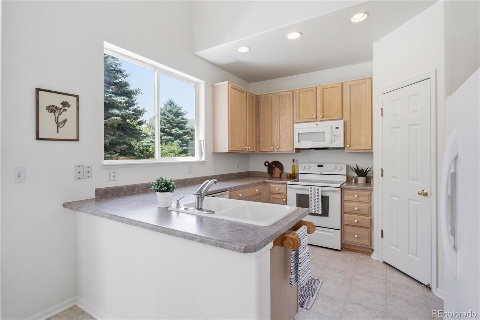 MLS Image #14 for 10627  madison street,denver, Colorado