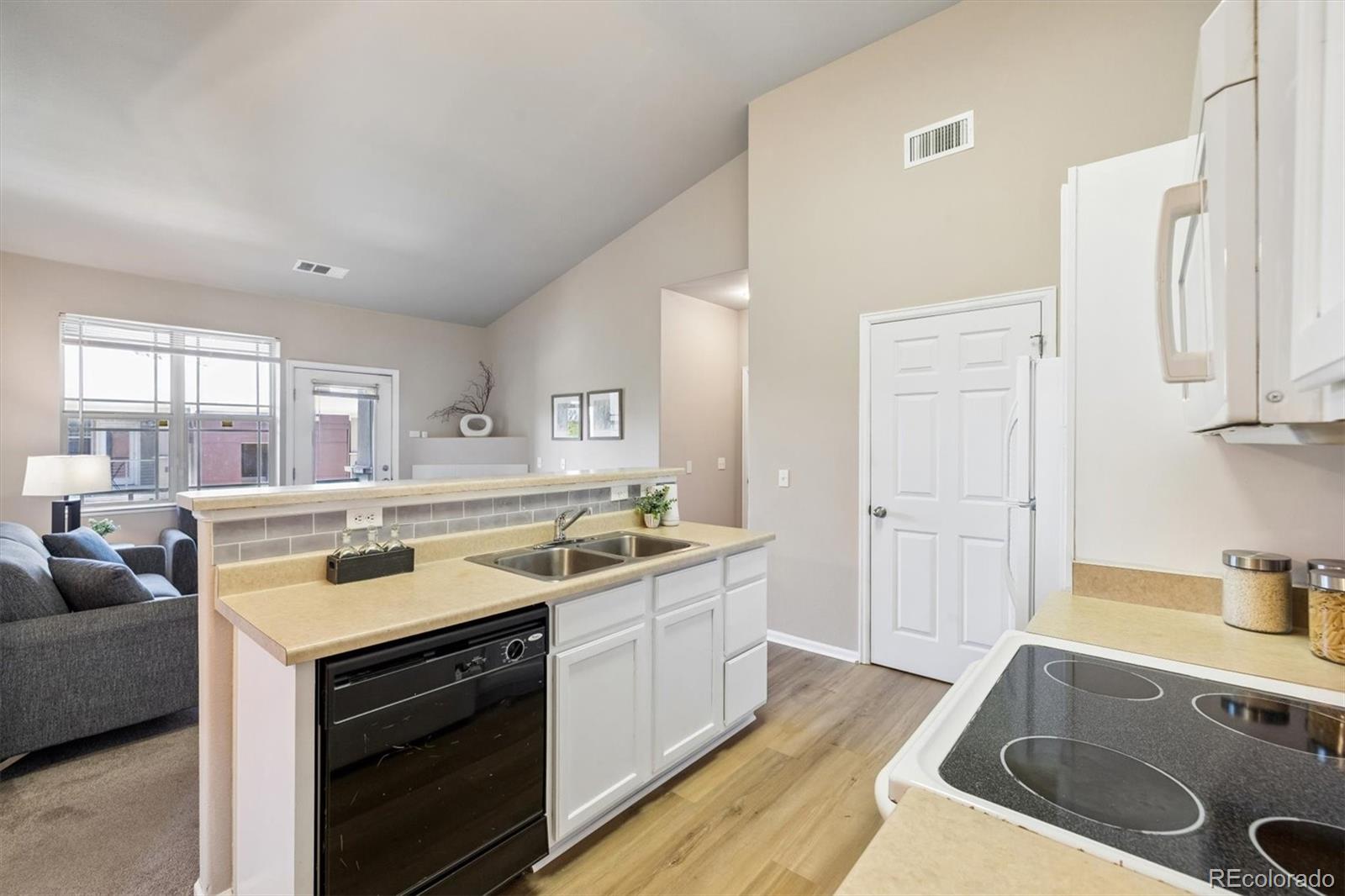 MLS Image #6 for 8073 w 51st place 302,arvada, Colorado