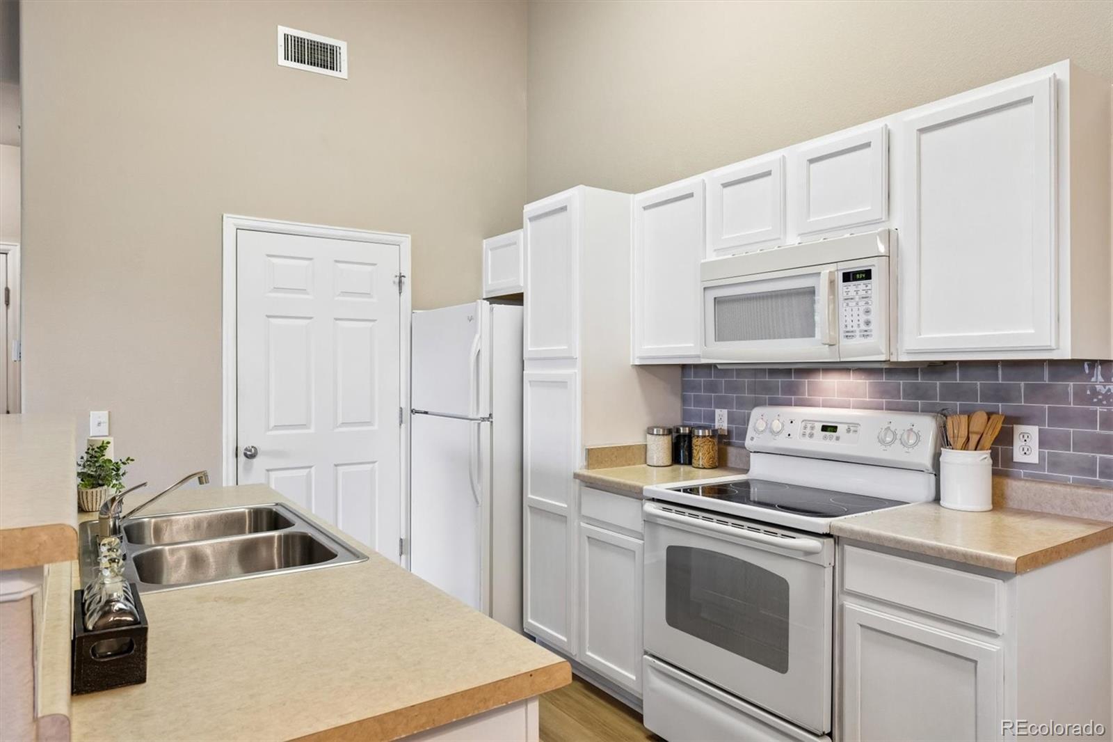 MLS Image #7 for 8073 w 51st place 302,arvada, Colorado
